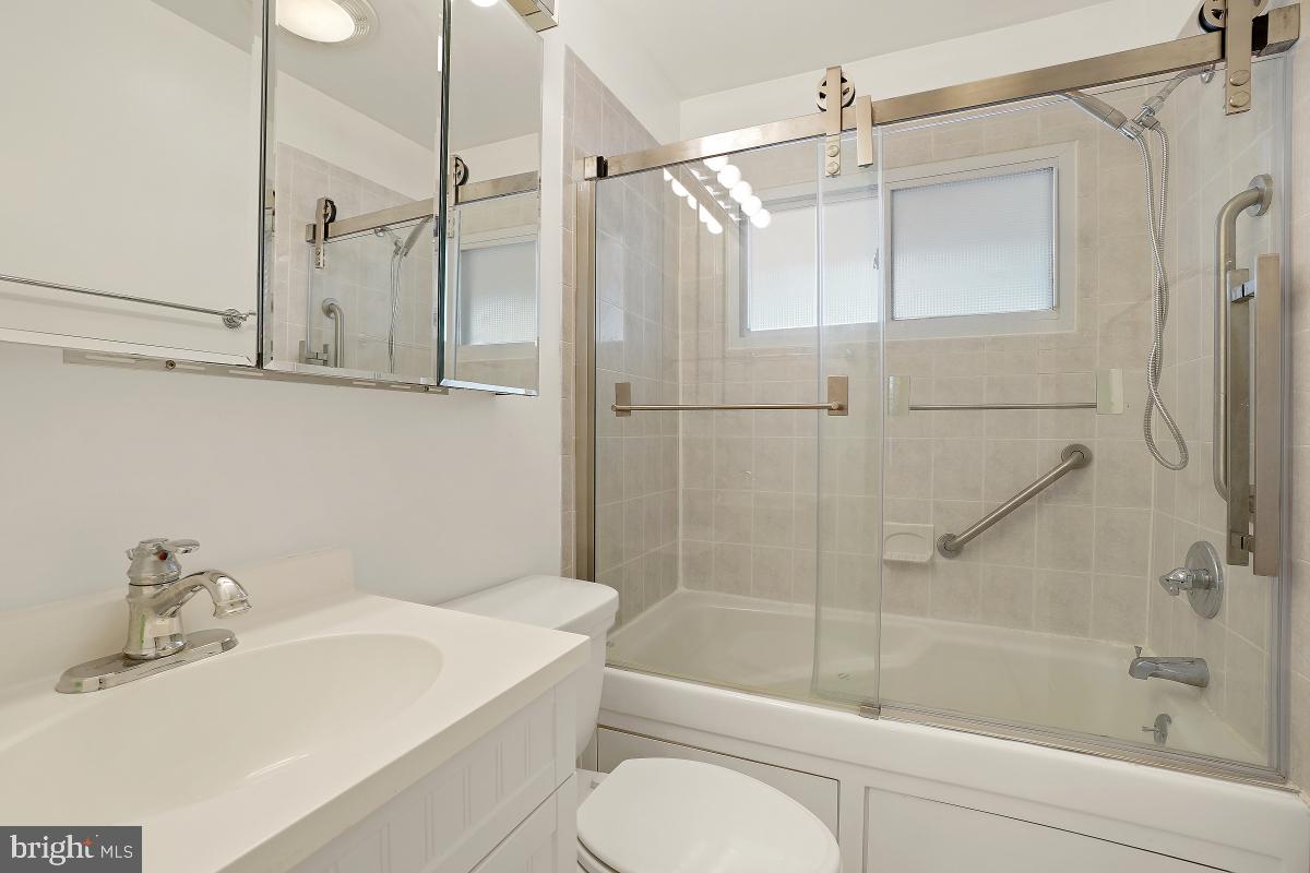 8112 Russell Road Alexandria, VA 22309 - Photo 16 of 32 Bathroom
