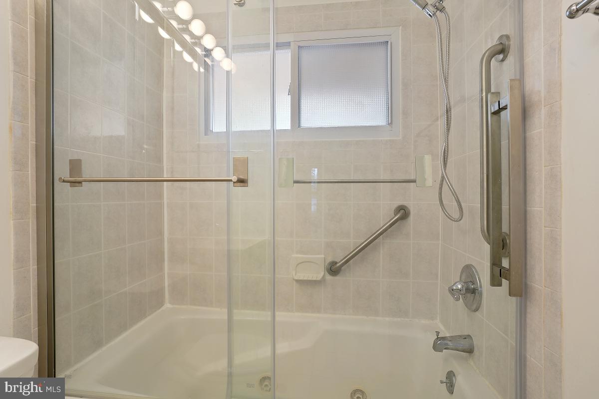 8112 Russell Road Alexandria, VA 22309 - Photo 17 of 32 Bathroom