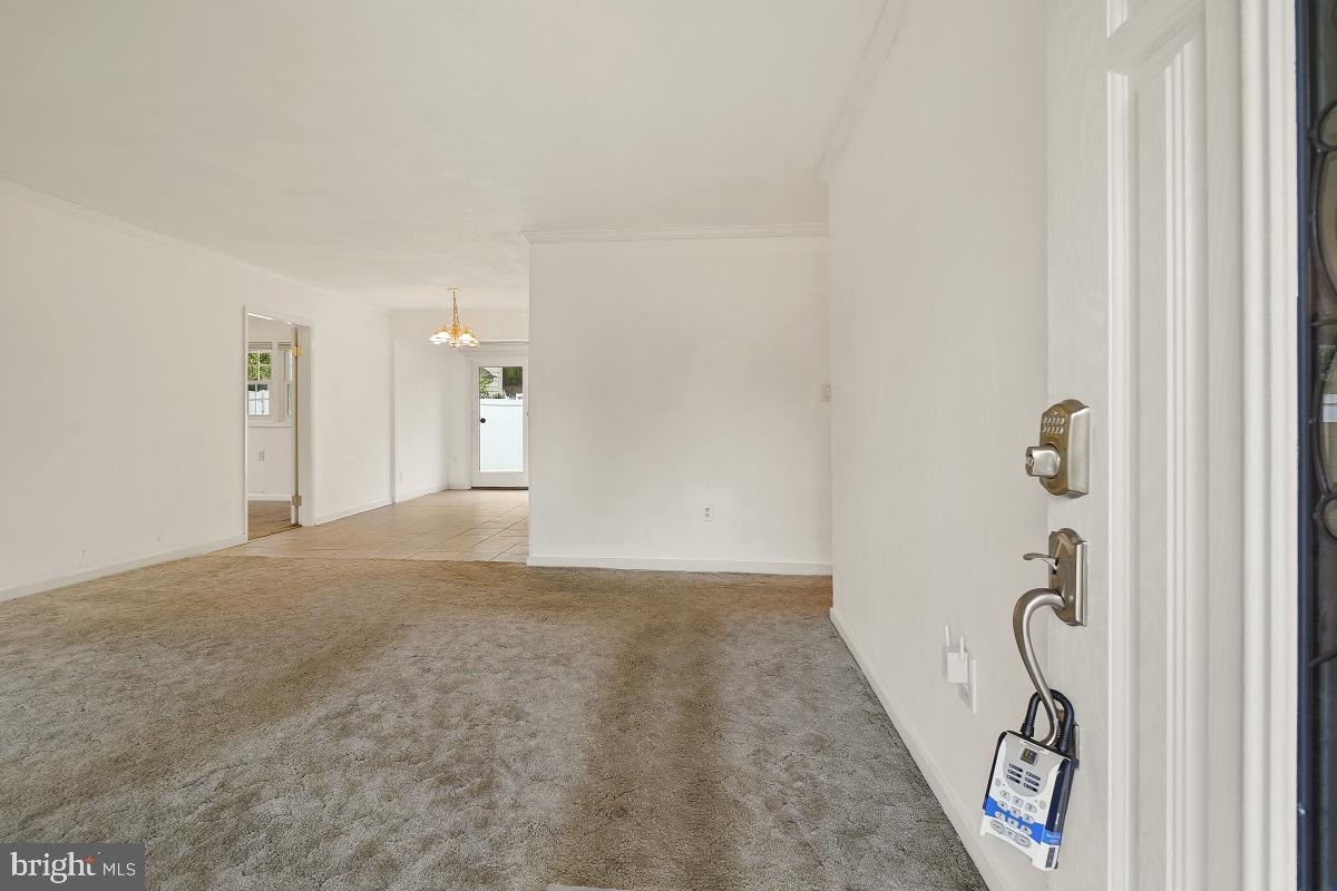 8112 Russell Road Alexandria, VA 22309 - Photo 3 of 32 Front Entryway