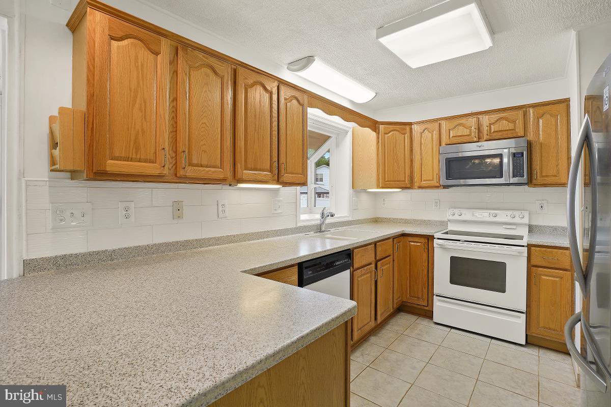 8112 Russell Road Alexandria, VA 22309 - Photo 6 of 32 Kitchen