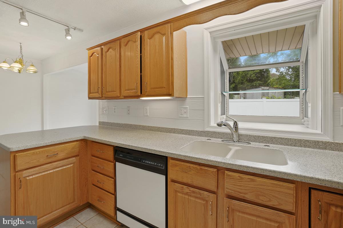 8112 Russell Road Alexandria, VA 22309 - Photo 8 of 32 Kitchen