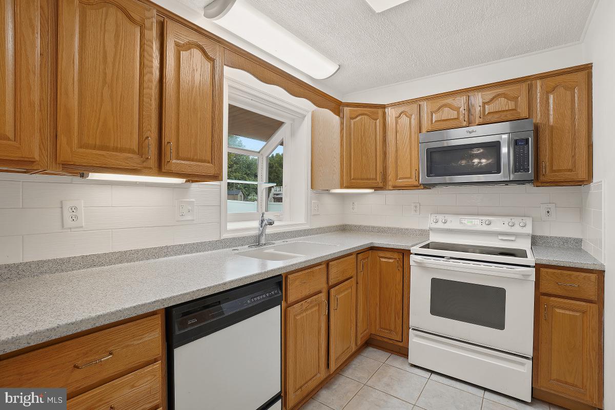 8112 Russell Road Alexandria, VA 22309 - Photo 9 of 32 Kitchen