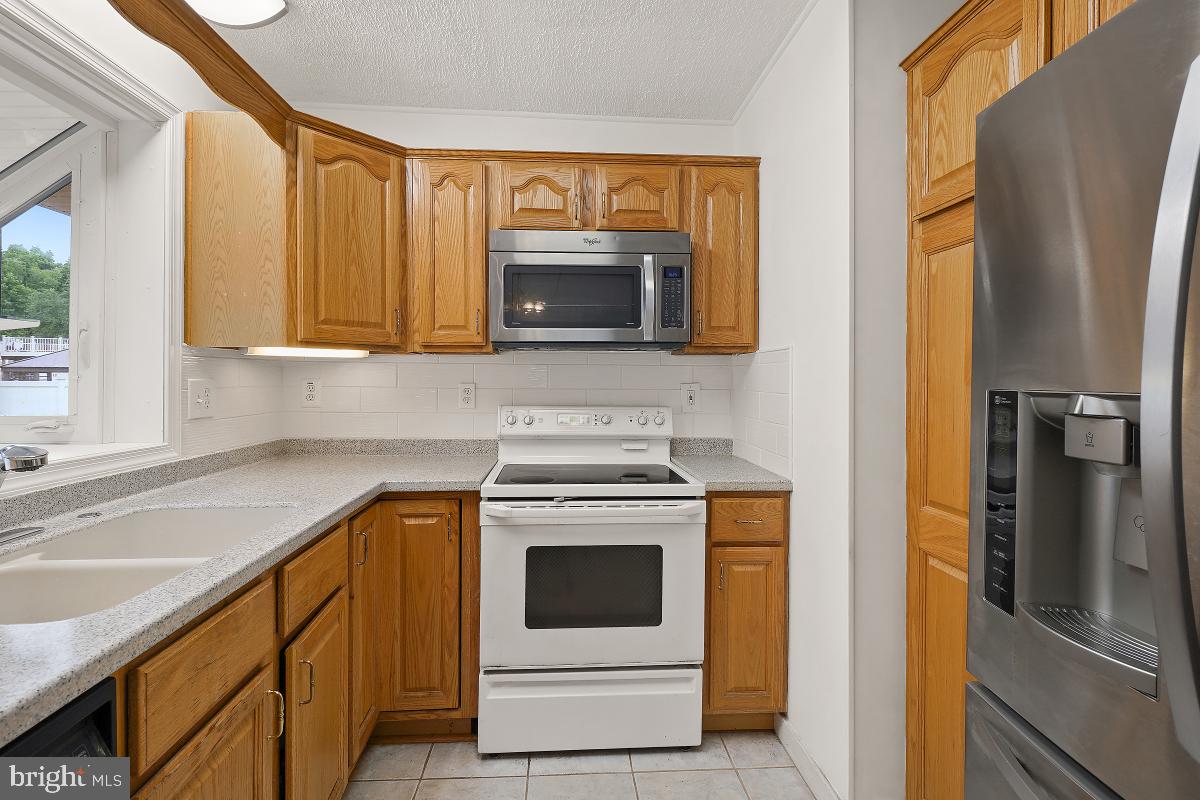 8112 Russell Road Alexandria, VA 22309 - Photo 10 of 32 Kitchen