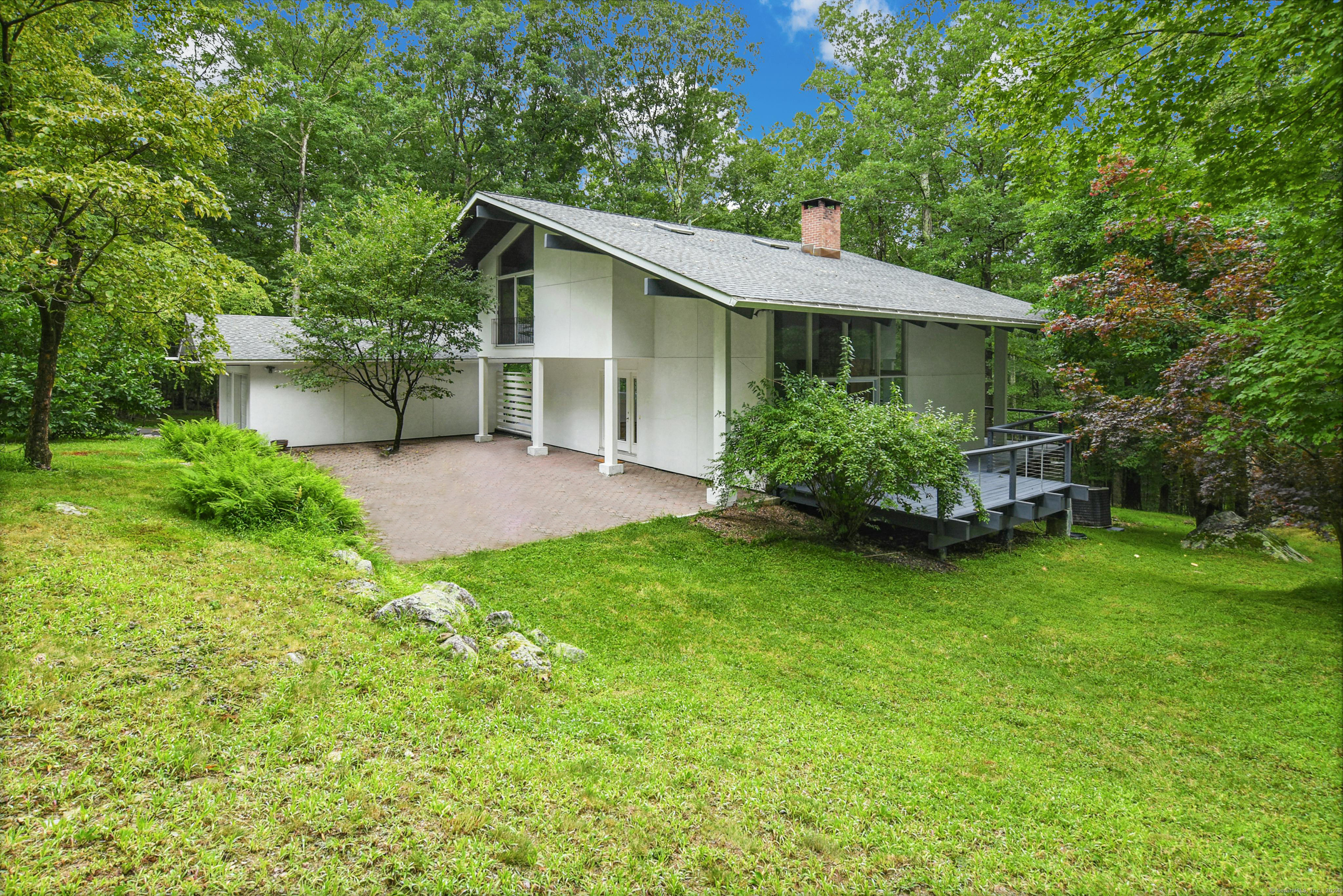 70 Birch Hill Road Weston, CT 06883 - Photo 4 of 37