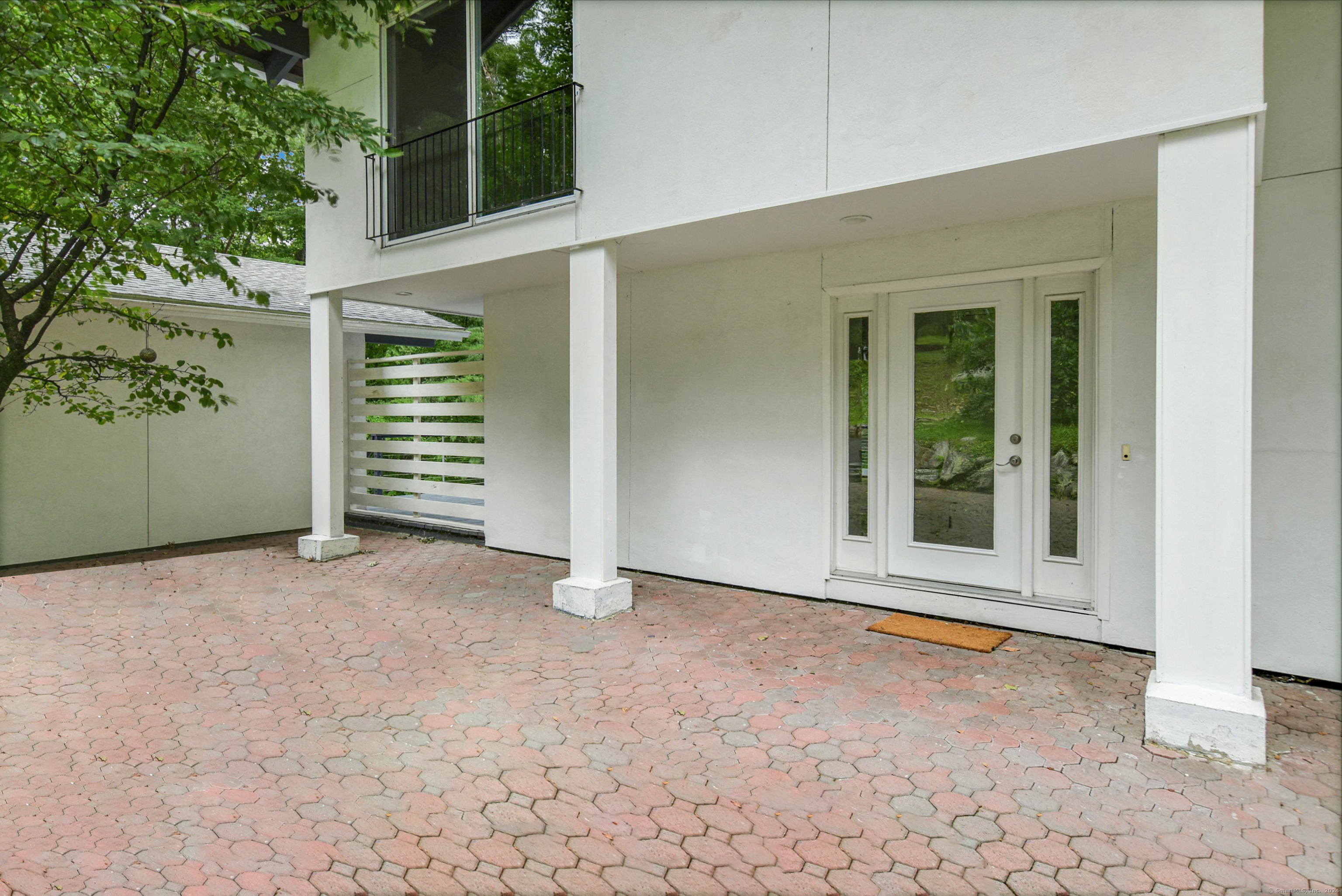 70 Birch Hill Road Weston, CT 06883 - Photo 5 of 37