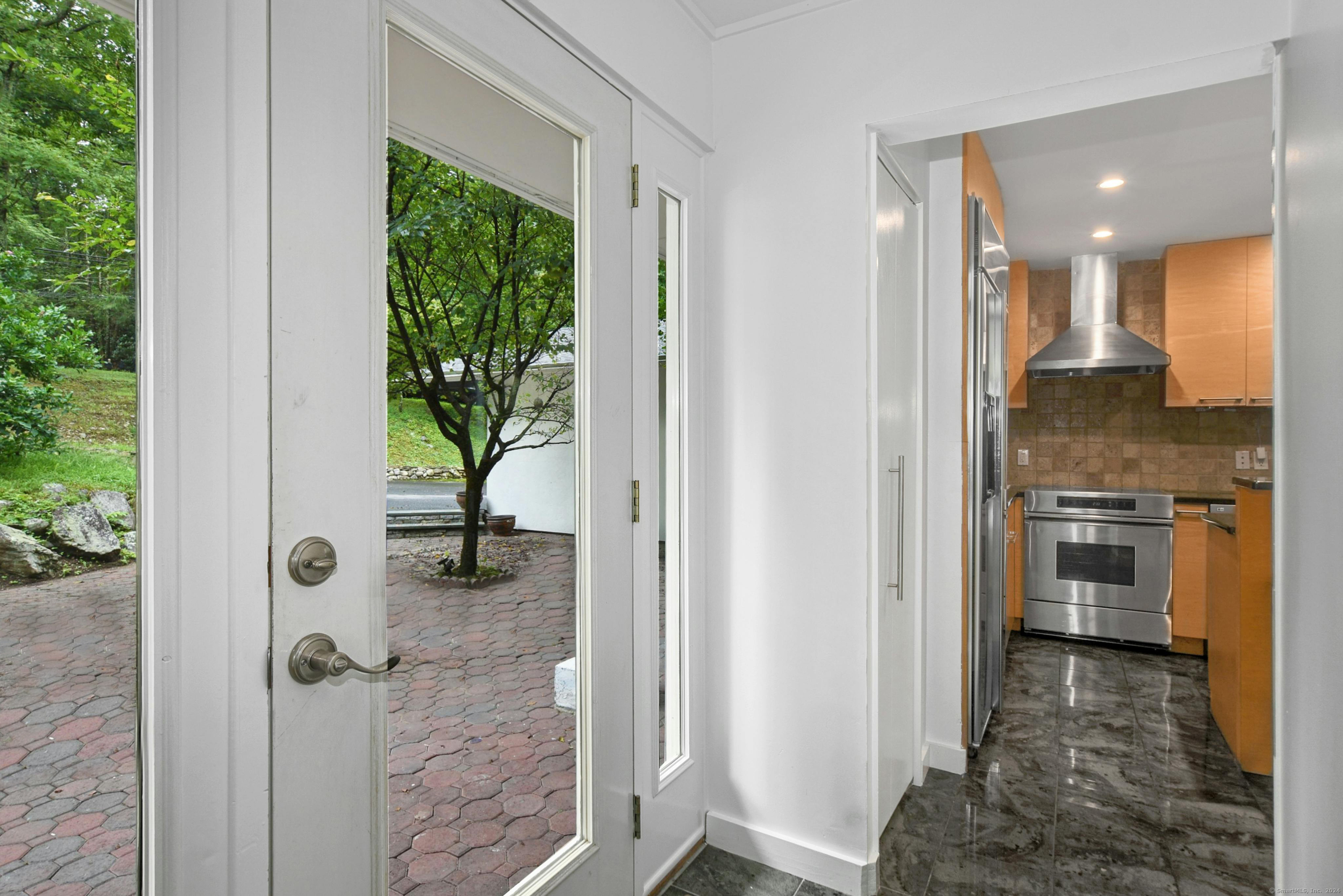 70 Birch Hill Road Weston, CT 06883 - Photo 6 of 37