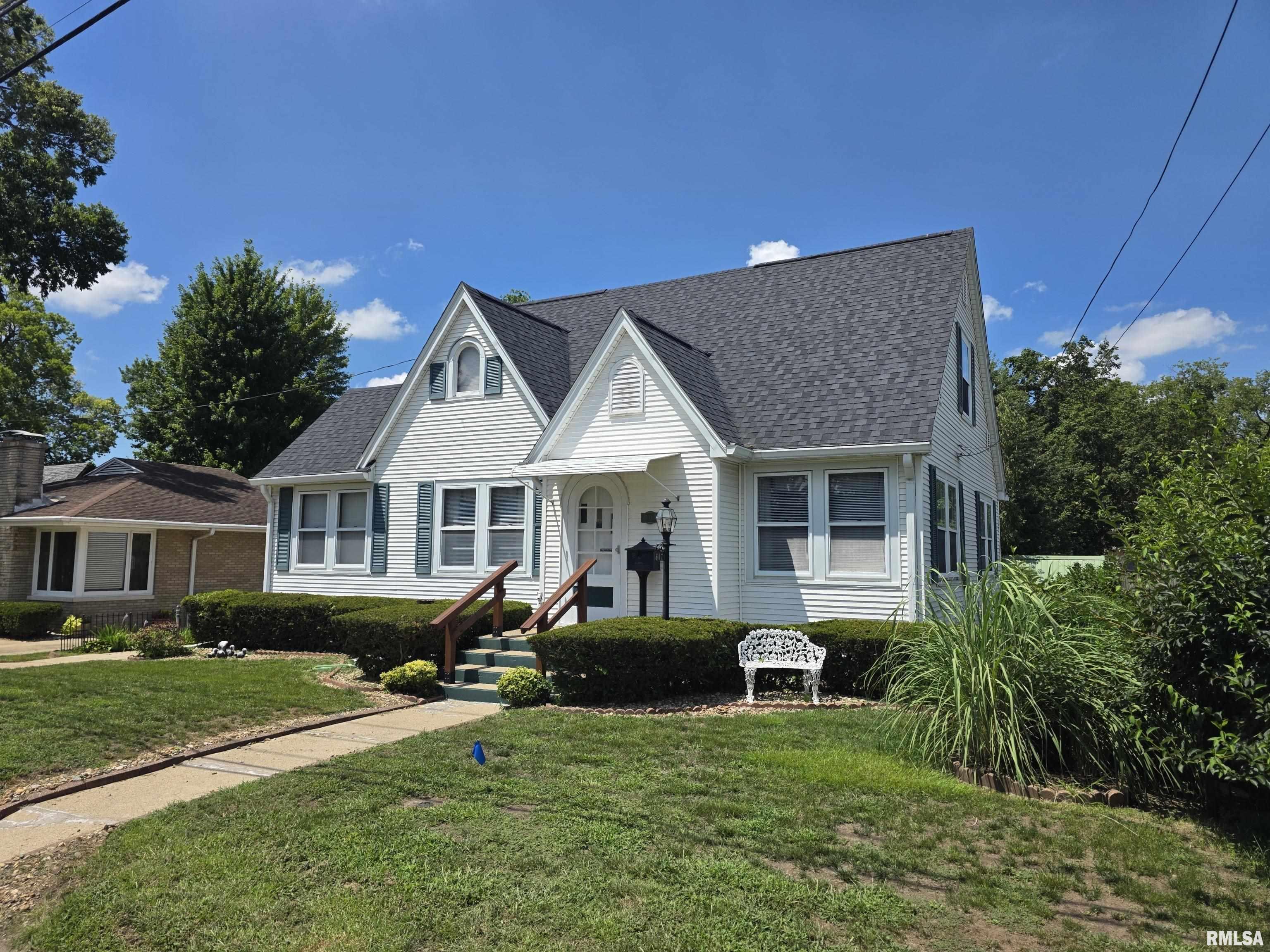 607 McLean Street Pekin, IL 61554 - Photo 3 of 55 Gallery Image 3