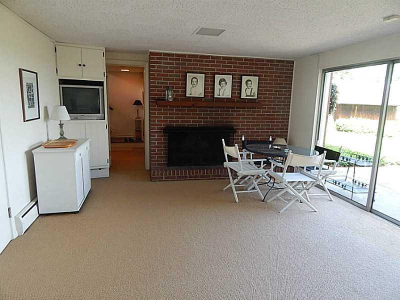 309 Guys Run Road Cheswick, PA 15024 - Photo 11 of 23 Family Room.
