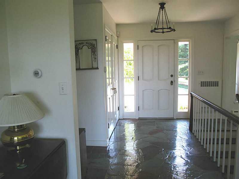 309 Guys Run Road Cheswick, PA 15024 - Photo 3 of 23 Entry/Foyer.