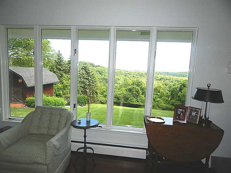 309 Guys Run Road Cheswick, PA 15024 - Photo 4 of 23 Living Room.