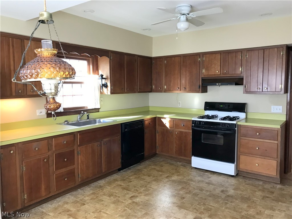 2247 Westminster Road Cleveland, OH 44118 - Photo 9 of 35 Another Kitchen view
