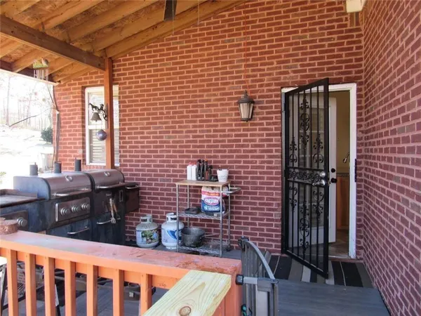 $800,000 | 240 West Miles Road, Carrollton, GA 30116