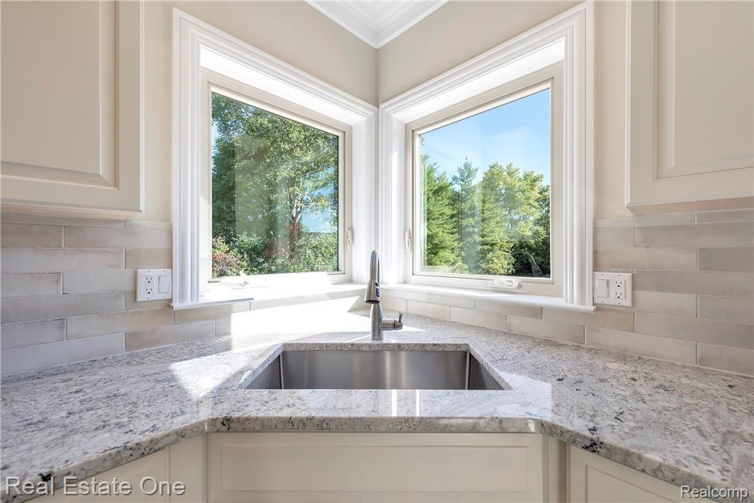 5870 Donaldson Road Troy, MI 48085 - Photo 14 of 47 5870-Donaldson-Dr-Troy-MI-48085-windowstill-14.jpg