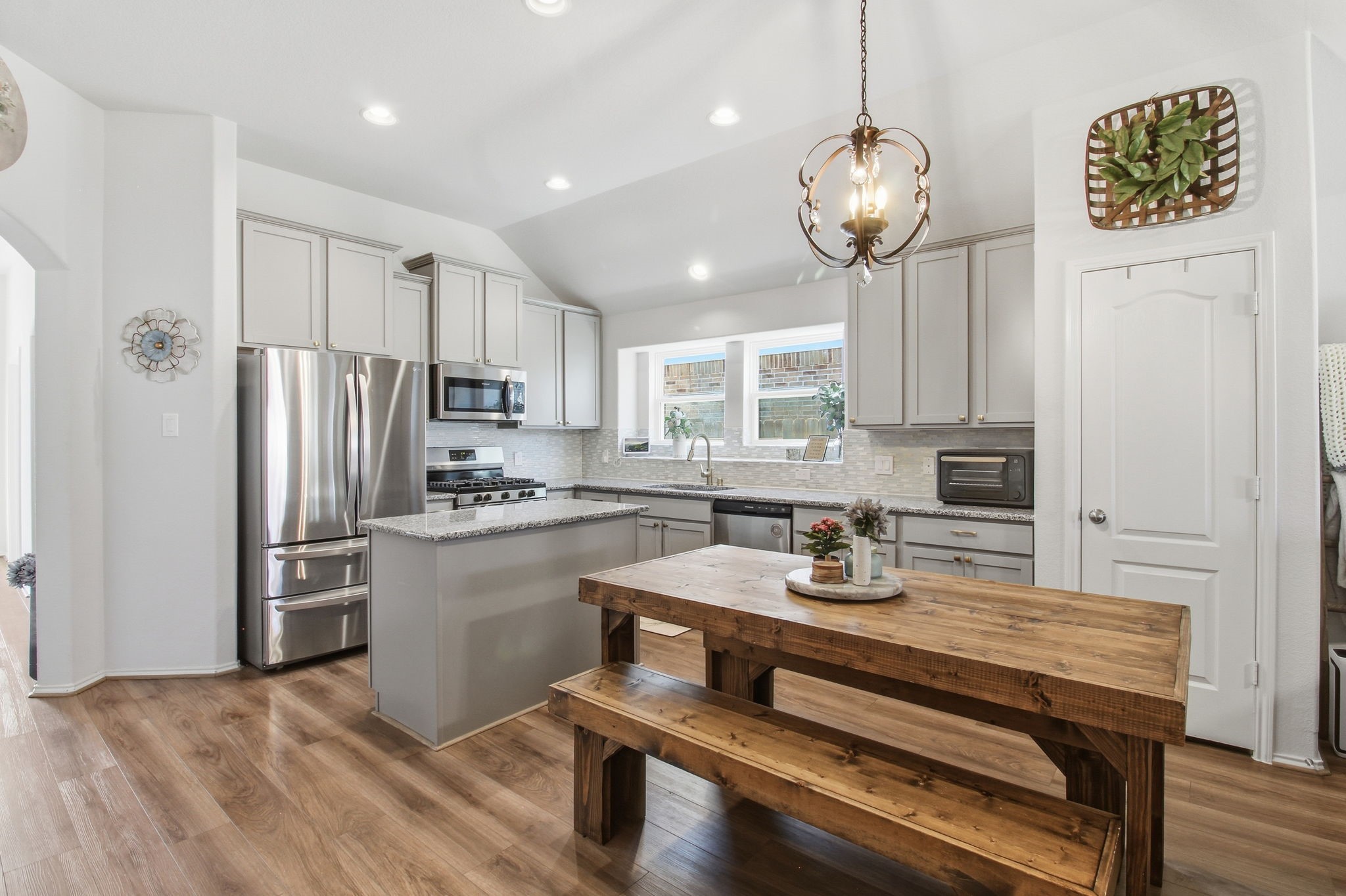 1705 Diamond Mountain Drive Rosharon, TX 77583 - Photo 7 of 21 They say the kitchen is the heart of the home! This one is absolutely stunning! Granite countertops, plenty of natural light and stainless steel appliances.