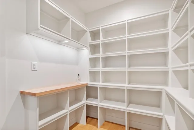 $764,900 | 1809 Halls Creek Avenue, Raymore, MO 64083