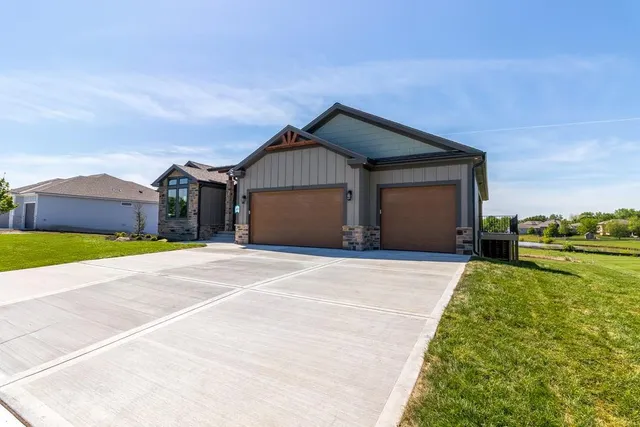 $764,900 | 1809 Halls Creek Avenue, Raymore, MO 64083