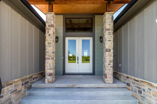 $764,900 | 1809 Halls Creek Avenue, Raymore, MO 64083