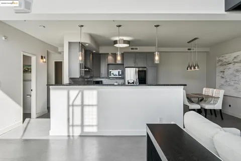 $675,000 | 850 West Grand Avenue, Unit 17, Oakland, CA 94607