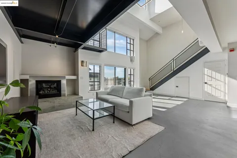 $675,000 | 850 West Grand Avenue, Unit 17, Oakland, CA 94607