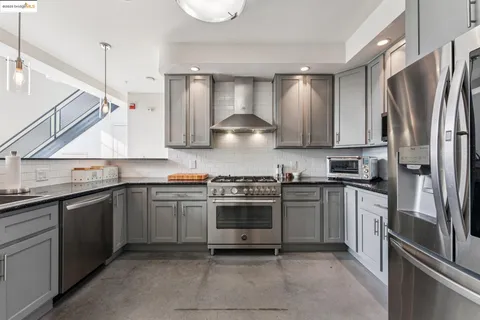 $675,000 | 850 West Grand Avenue, Unit 17, Oakland, CA 94607