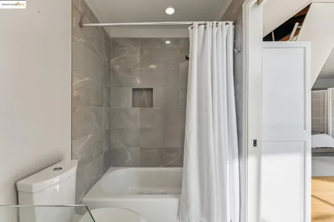 $675,000 | 850 West Grand Avenue, Unit 17, Oakland, CA 94607