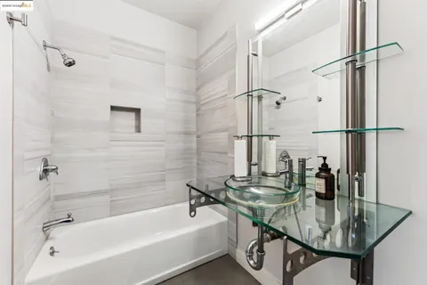 $675,000 | 850 West Grand Avenue, Unit 17, Oakland, CA 94607