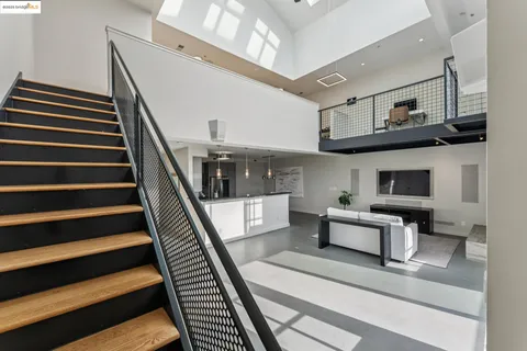 $675,000 | 850 West Grand Avenue, Unit 17, Oakland, CA 94607