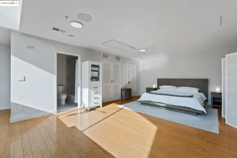 $675,000 | 850 West Grand Avenue, Unit 17, Oakland, CA 94607