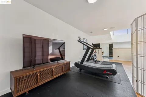 $675,000 | 850 West Grand Avenue, Unit 17, Oakland, CA 94607