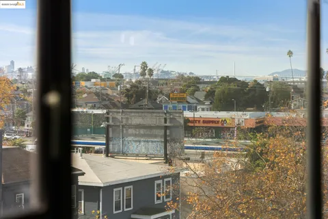 $675,000 | 850 West Grand Avenue, Unit 17, Oakland, CA 94607