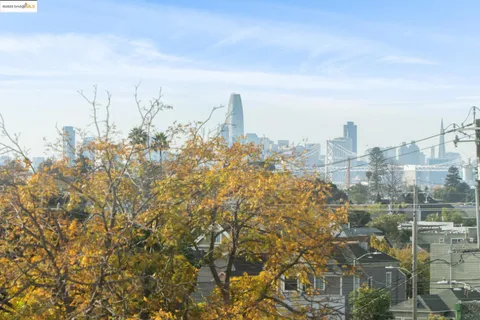 $675,000 | 850 West Grand Avenue, Unit 17, Oakland, CA 94607