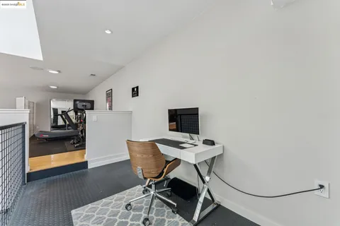 $675,000 | 850 West Grand Avenue, Unit 17, Oakland, CA 94607