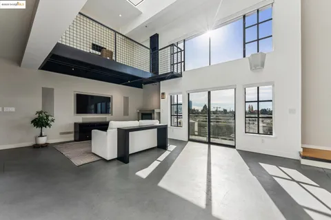 $675,000 | 850 West Grand Avenue, Unit 17, Oakland, CA 94607