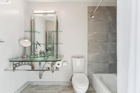 $675,000 | 850 West Grand Avenue, Unit 17, Oakland, CA 94607