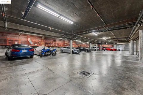 $675,000 | 850 West Grand Avenue, Unit 17, Oakland, CA 94607