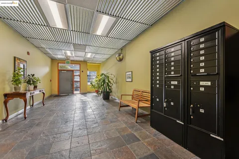 $675,000 | 850 West Grand Avenue, Unit 17, Oakland, CA 94607