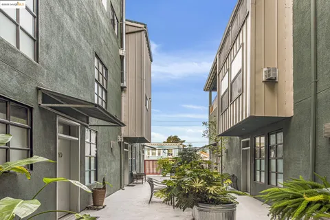 $675,000 | 850 West Grand Avenue, Unit 17, Oakland, CA 94607
