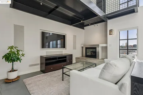 $675,000 | 850 West Grand Avenue, Unit 17, Oakland, CA 94607