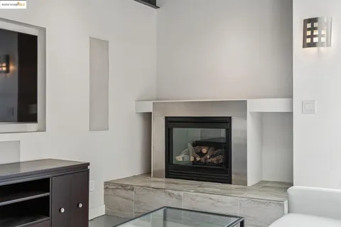 $675,000 | 850 West Grand Avenue, Unit 17, Oakland, CA 94607