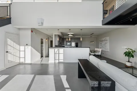 $675,000 | 850 West Grand Avenue, Unit 17, Oakland, CA 94607