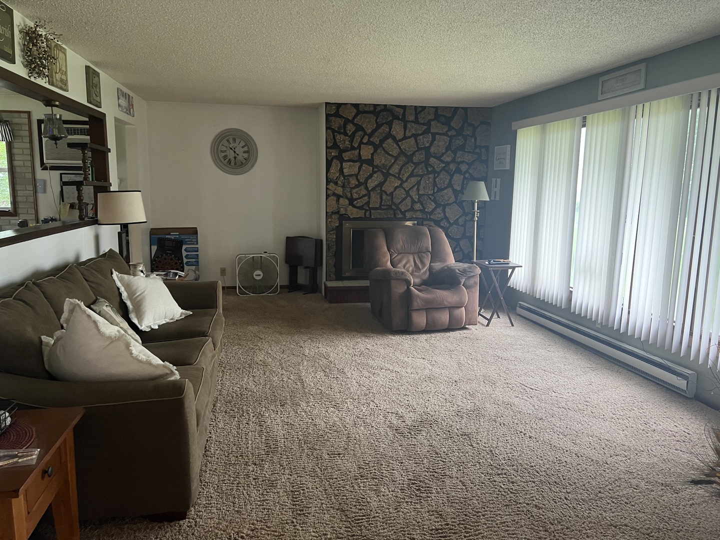 24814 Genesee Road Sterling, IL 61081 - Photo 6 of 24 a living room with furniture