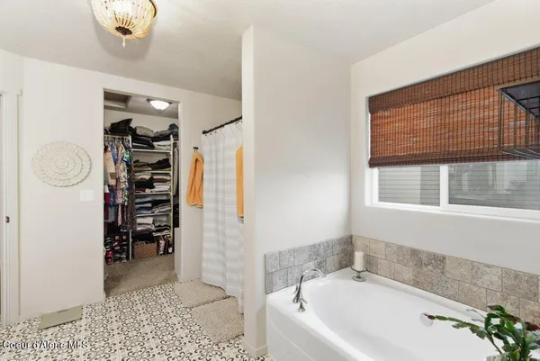 $675,000 | 880 East Allenby Court, Post Falls, ID 83854