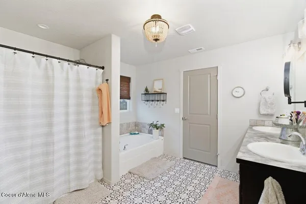 $675,000 | 880 East Allenby Court, Post Falls, ID 83854