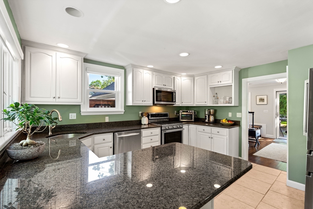 17 Landon Road Milton, MA 02186 - Photo 11 of 29