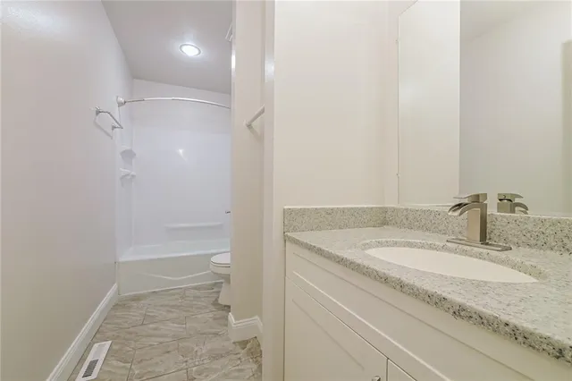 $2,475 | 838 East 125th Terrace, Olathe, KS 66061