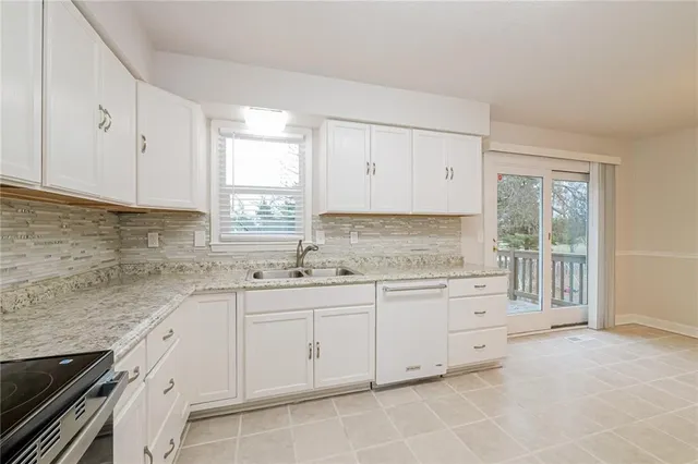 $2,475 | 838 East 125th Terrace, Olathe, KS 66061