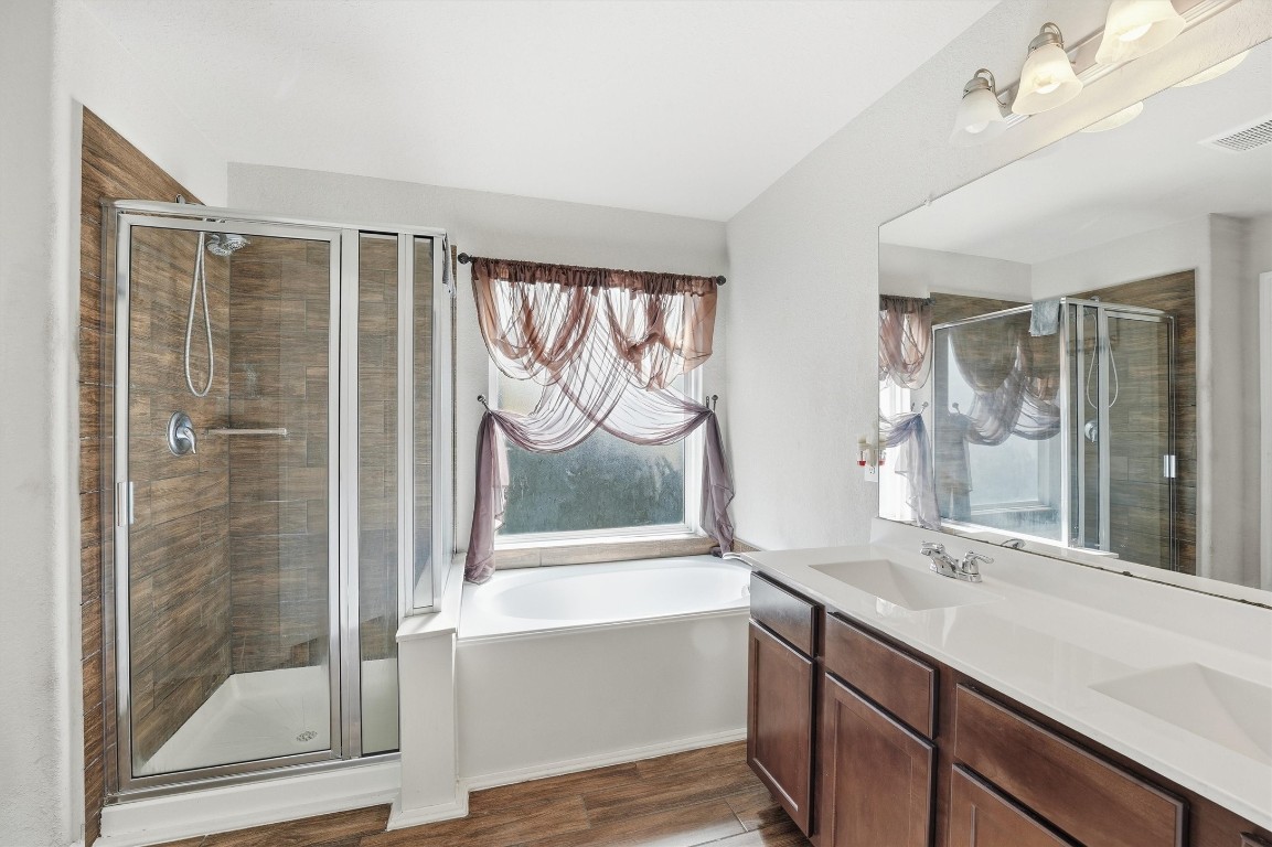 14706 Ruddy Duck Lane Houston, TX 77049 - Photo 21 of 32 a bathroom with a bathtub shower sink and mirror