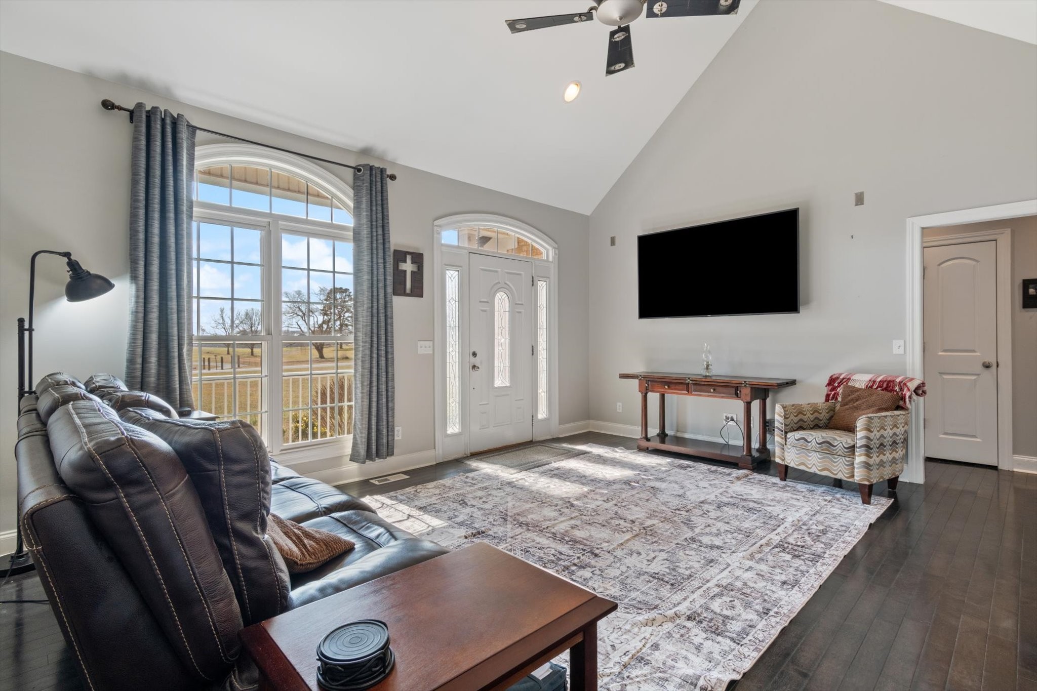 5087 Asbury Road Manchester, TN 37355 - Photo 17 of 33 a living room with furniture and a flat screen tv