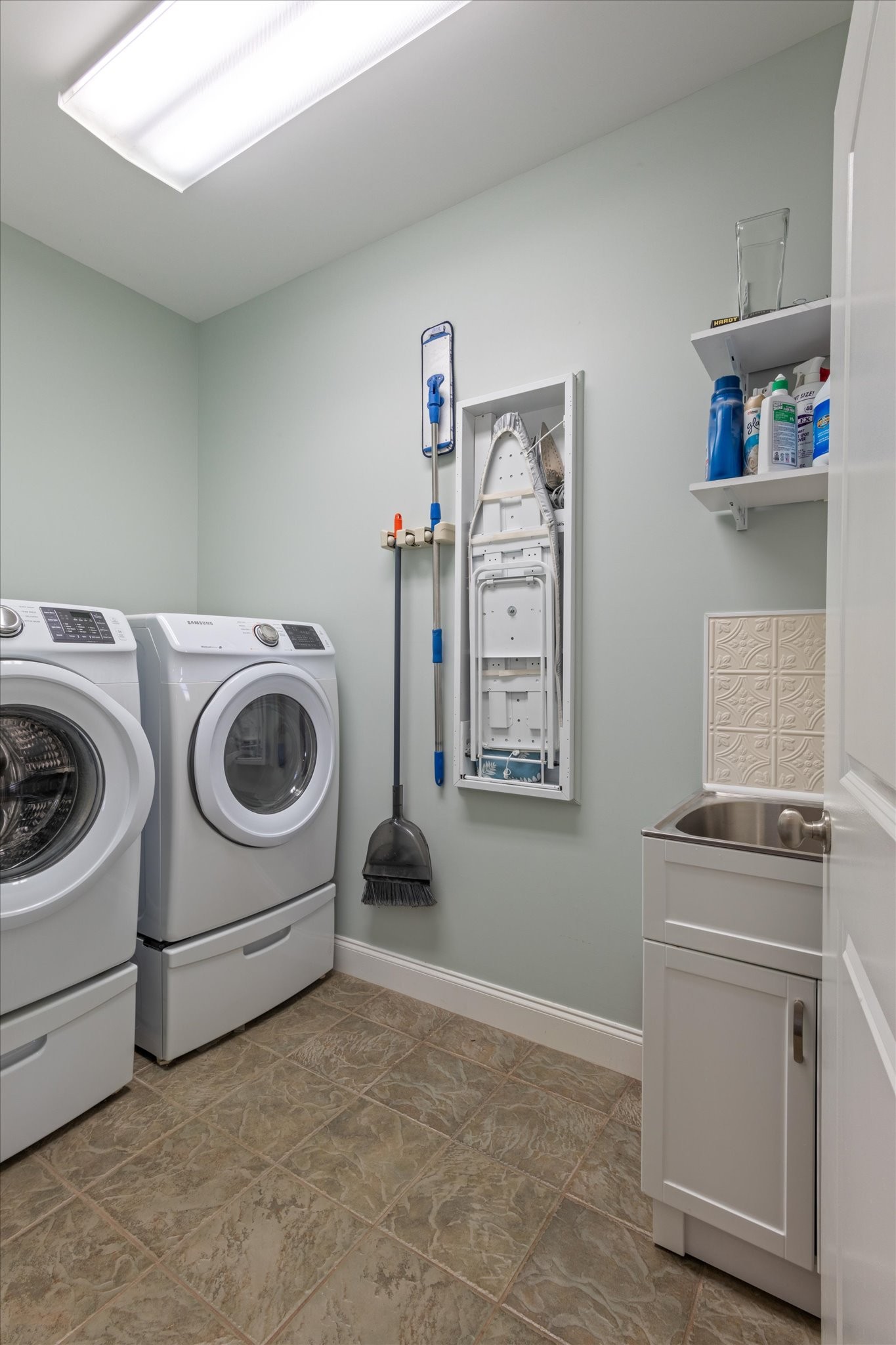 5087 Asbury Road Manchester, TN 37355 - Photo 33 of 33 a utility room with dryer and washer