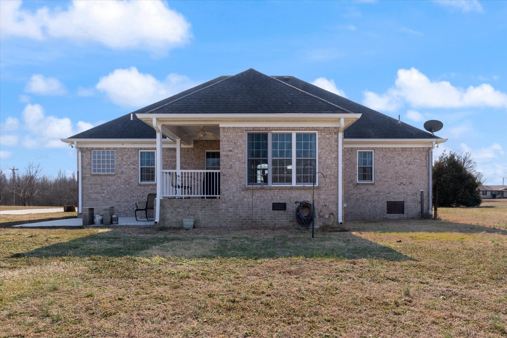 5087 Asbury Road Manchester, TN 37355 - Photo 4 of 33 a front view of a house with a yard